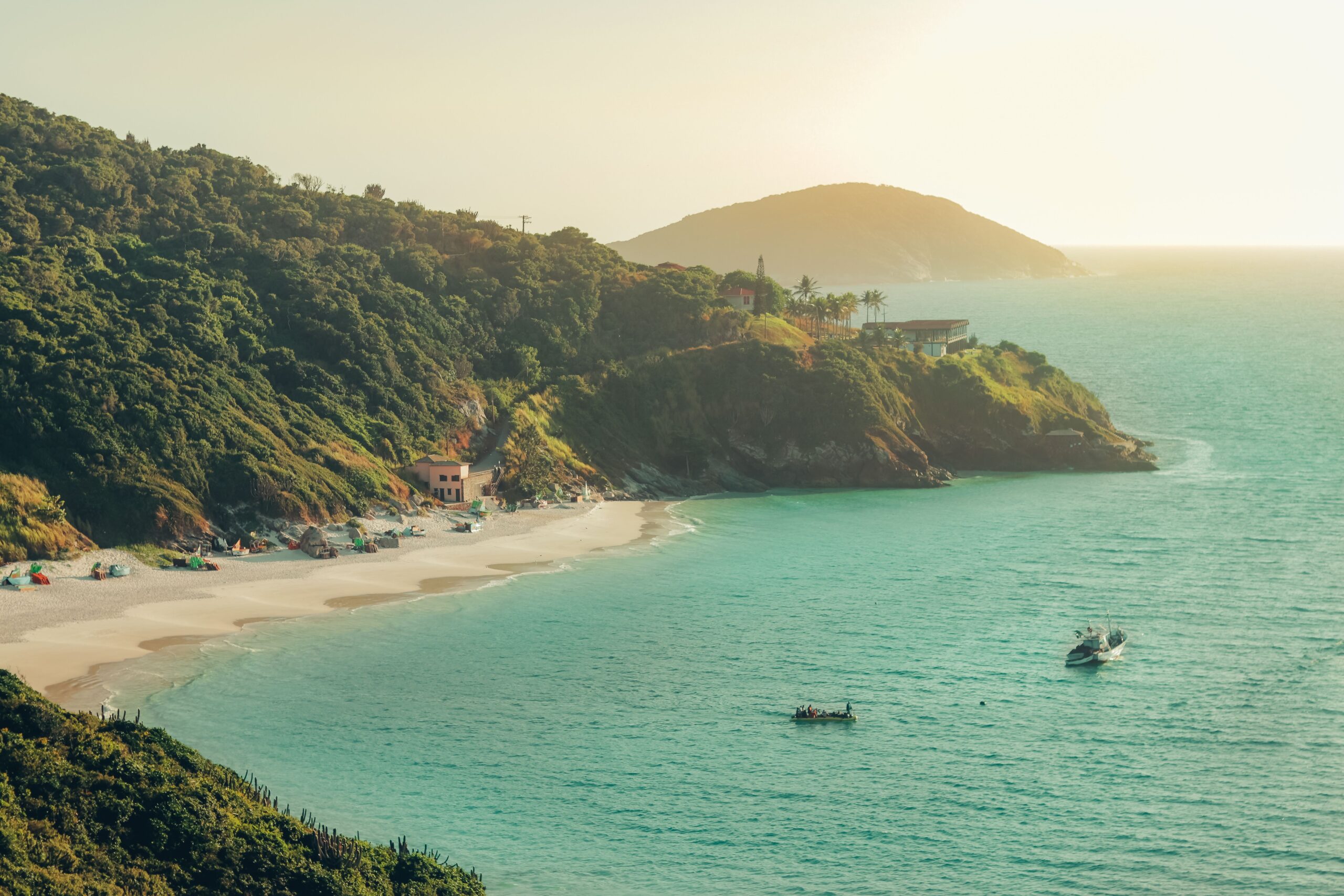 Descubra praias paradisíacas do Brasil, suas belezas naturais, características únicas e os destinos que encantam viajantes em busca de natureza e descanso.